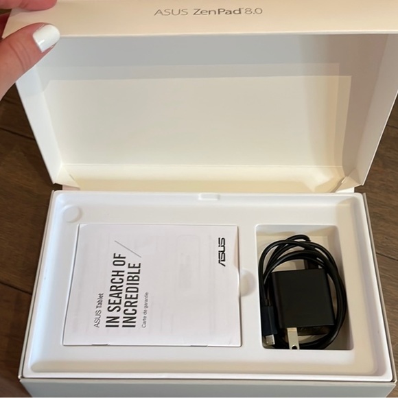 ASUS ZenPad S 8.0. 32 go. Model P01M. Android Tablet - Picture 3 of 4